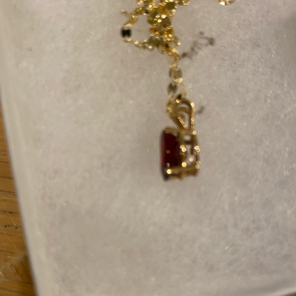 Solid Gold 2.25carat natural Garnet Necklace - Picture 4 of 6